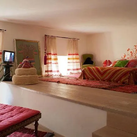 Sleeps 6 Pool Air Con Wifi 别墅 *